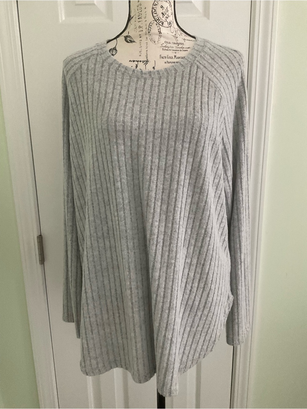 Cozy Ribbed Crewneck Sweater — Light Gray